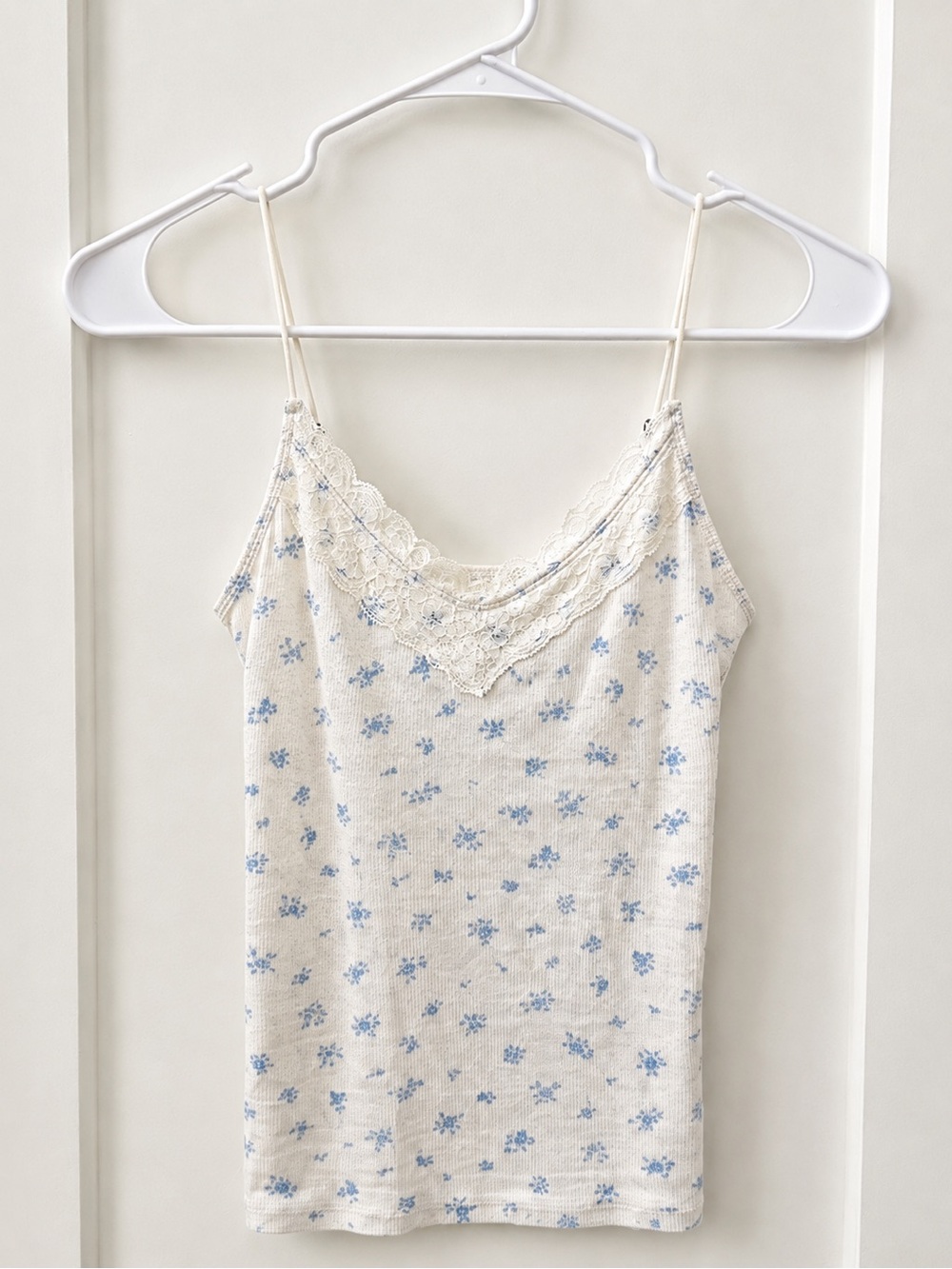 Hollister Lace Trim Floral Camisole Tank Top - Cream with Light Blue Floral